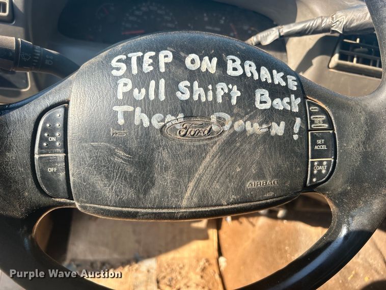 image for item NB9380 2002 Ford F450 Super Duty Crew Cab flatbed truck