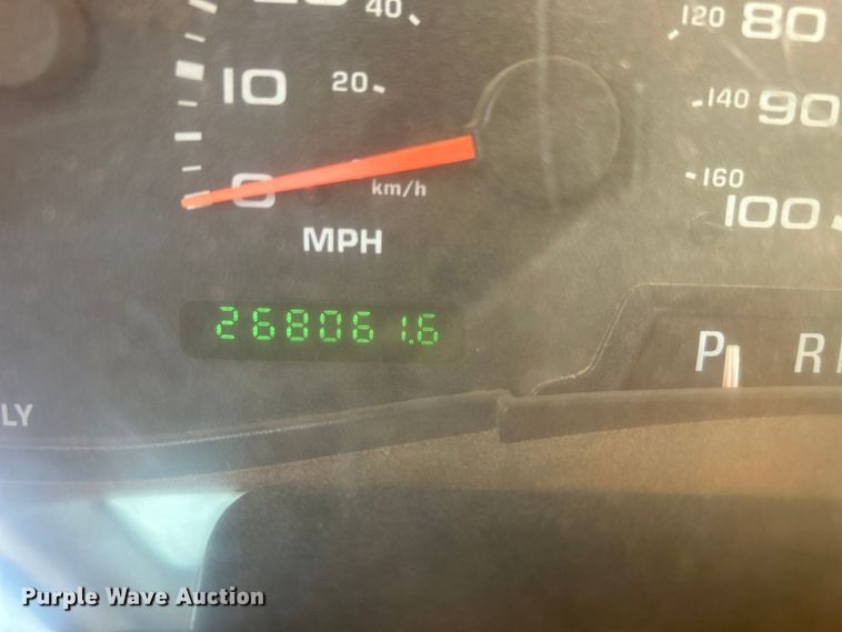 image for item NB9380 2002 Ford F450 Super Duty Crew Cab flatbed truck