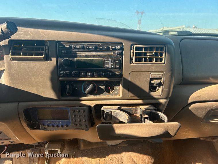 image for item NB9380 2002 Ford F450 Super Duty Crew Cab flatbed truck