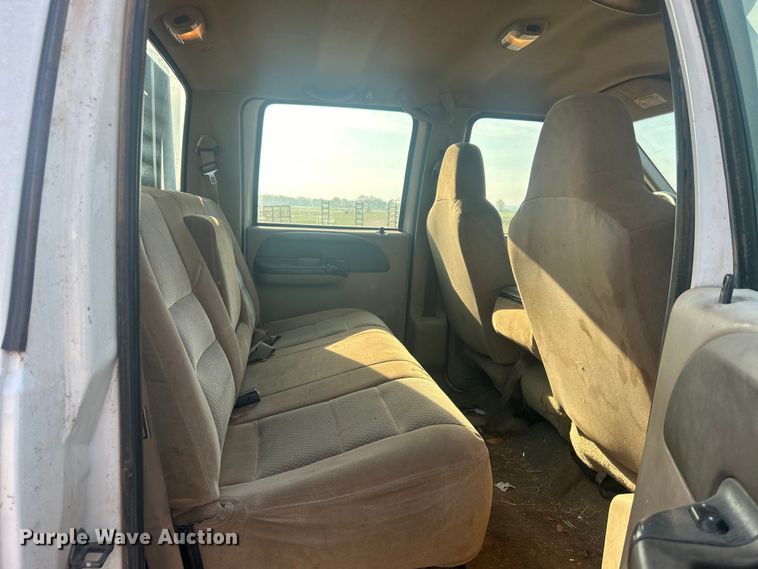 image for item NB9380 2002 Ford F450 Super Duty Crew Cab flatbed truck