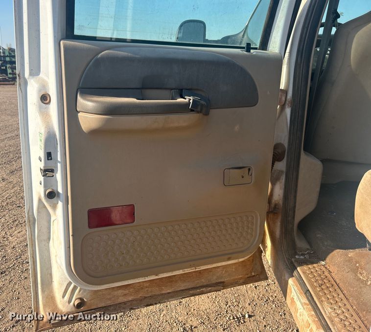 image for item NB9380 2002 Ford F450 Super Duty Crew Cab flatbed truck