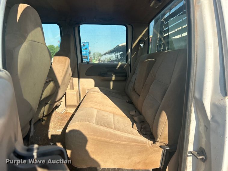 image for item NB9380 2002 Ford F450 Super Duty Crew Cab flatbed truck