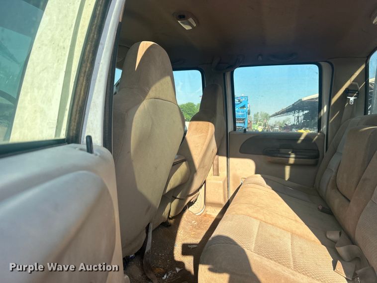 image for item NB9380 2002 Ford F450 Super Duty Crew Cab flatbed truck