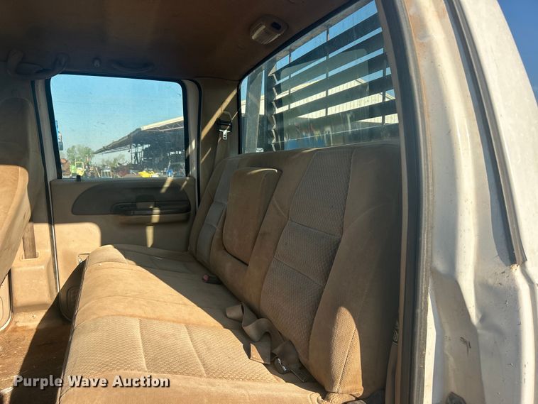 image for item NB9380 2002 Ford F450 Super Duty Crew Cab flatbed truck