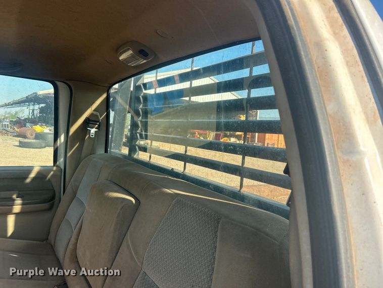 image for item NB9380 2002 Ford F450 Super Duty Crew Cab flatbed truck