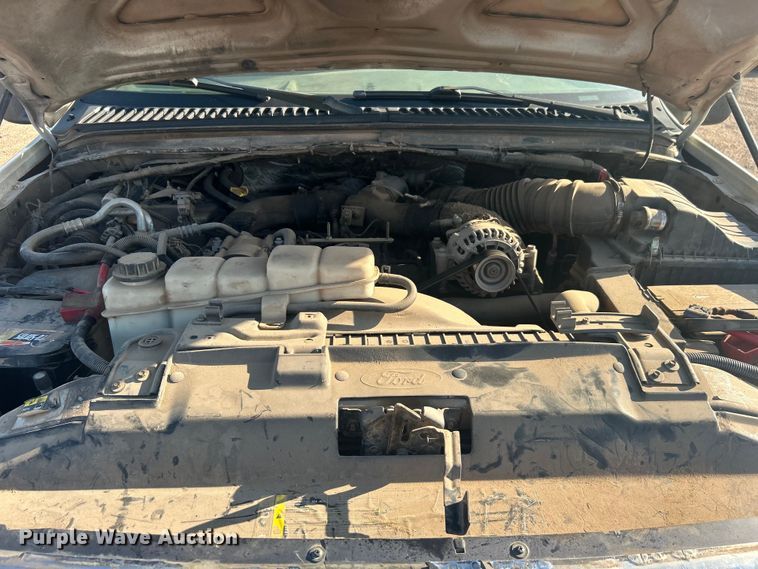 image for item NB9380 2002 Ford F450 Super Duty Crew Cab flatbed truck