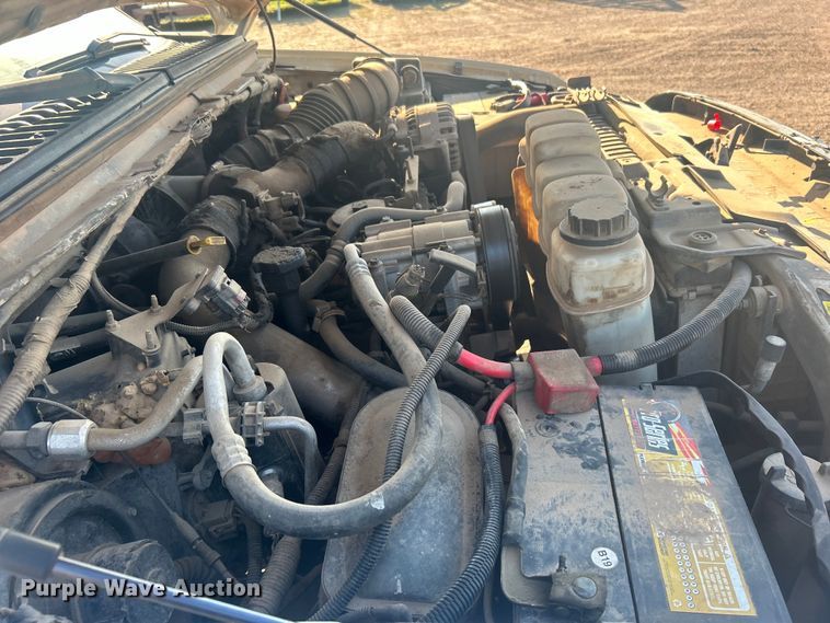 image for item NB9380 2002 Ford F450 Super Duty Crew Cab flatbed truck