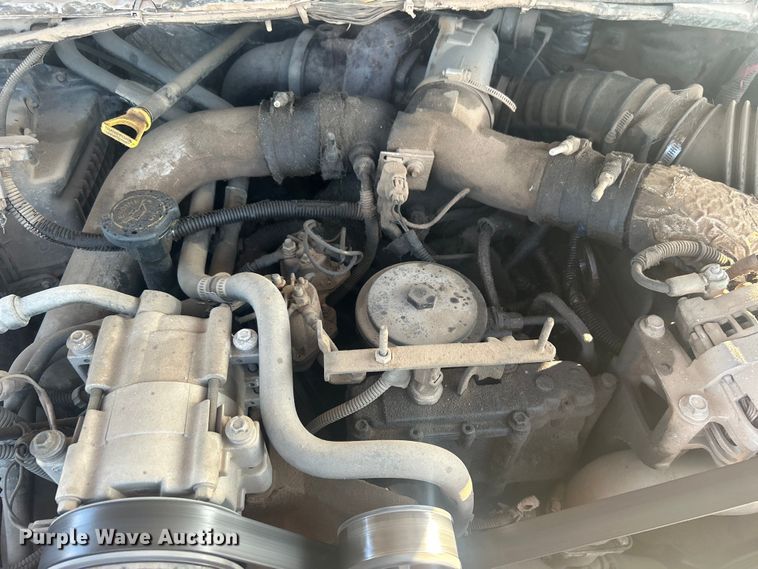 image for item NB9380 2002 Ford F450 Super Duty Crew Cab flatbed truck