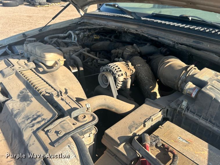 image for item NB9380 2002 Ford F450 Super Duty Crew Cab flatbed truck