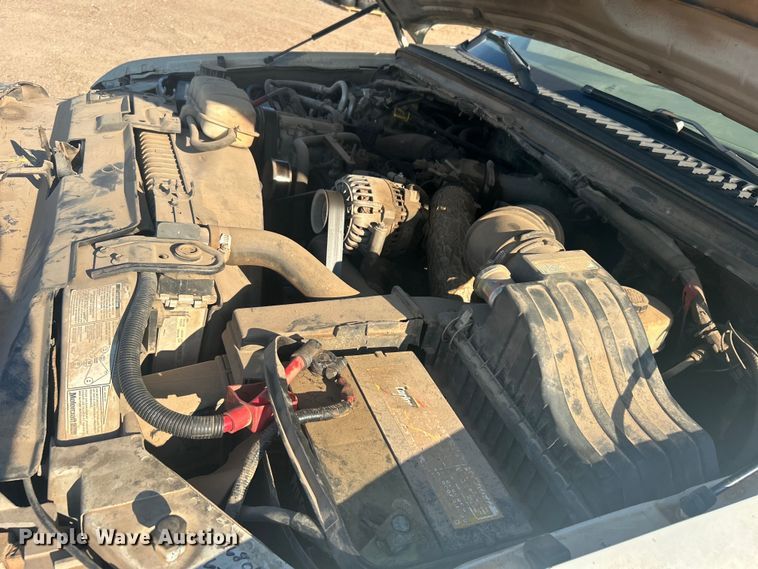 image for item NB9380 2002 Ford F450 Super Duty Crew Cab flatbed truck