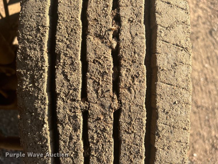 image for item NB9380 2002 Ford F450 Super Duty Crew Cab flatbed truck