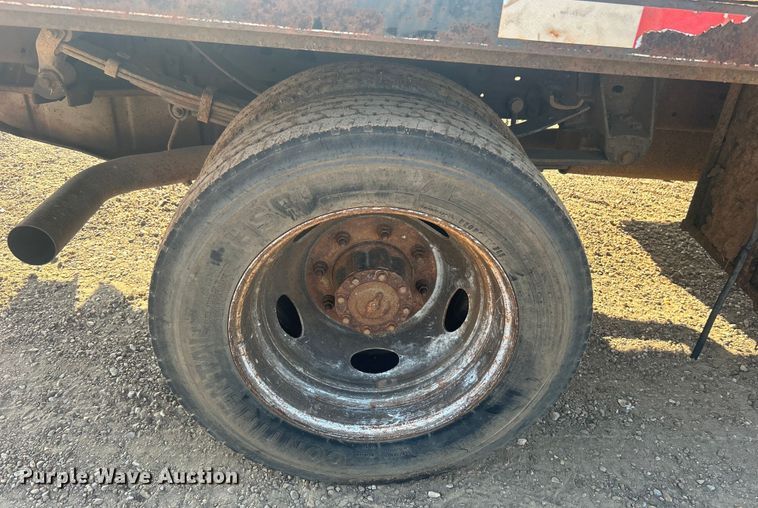 image for item NB9380 2002 Ford F450 Super Duty Crew Cab flatbed truck