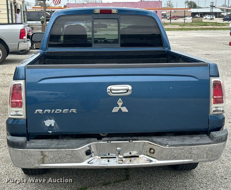 image for item ND9158 2006 Mitsubishi Raider Double Cab pickup truck