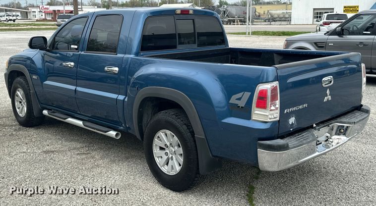 image for item ND9158 2006 Mitsubishi Raider Double Cab pickup truck
