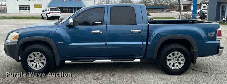 image for item ND9158 2006 Mitsubishi Raider Double Cab pickup truck