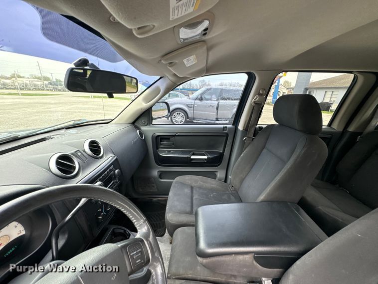 image for item ND9158 2006 Mitsubishi Raider Double Cab pickup truck