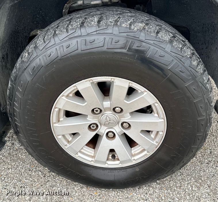 image for item ND9158 2006 Mitsubishi Raider Double Cab pickup truck