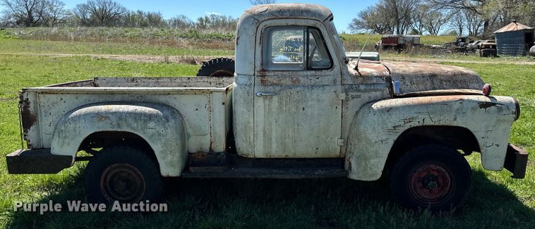 image for item ND9172 1957 International S-120 pickup truck