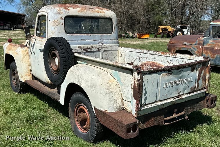 image for item ND9172 1957 International S-120 pickup truck