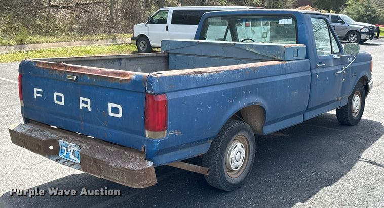 image for item ND9185 1988 Ford F150 pickup truck