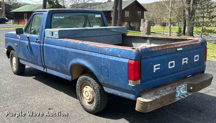 image for item ND9185 1988 Ford F150 pickup truck