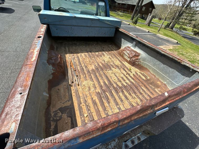 image for item ND9185 1988 Ford F150 pickup truck