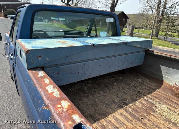 image for item ND9185 1988 Ford F150 pickup truck