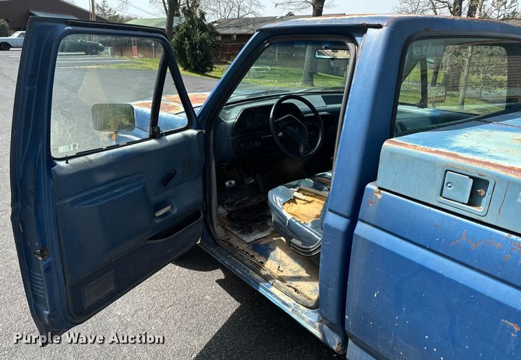 image for item ND9185 1988 Ford F150 pickup truck