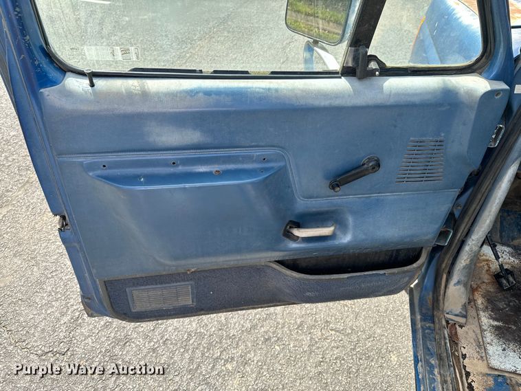 image for item ND9185 1988 Ford F150 pickup truck