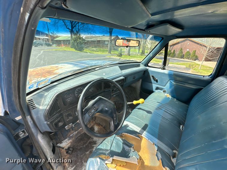 image for item ND9185 1988 Ford F150 pickup truck
