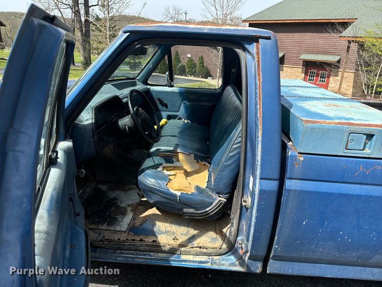 image for item ND9185 1988 Ford F150 pickup truck