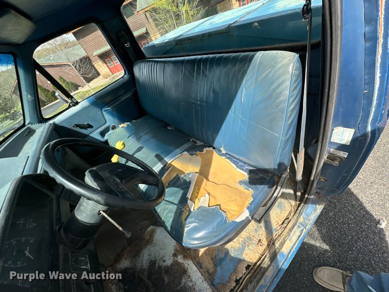 image for item ND9185 1988 Ford F150 pickup truck