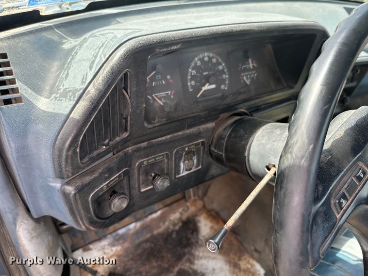 image for item ND9185 1988 Ford F150 pickup truck