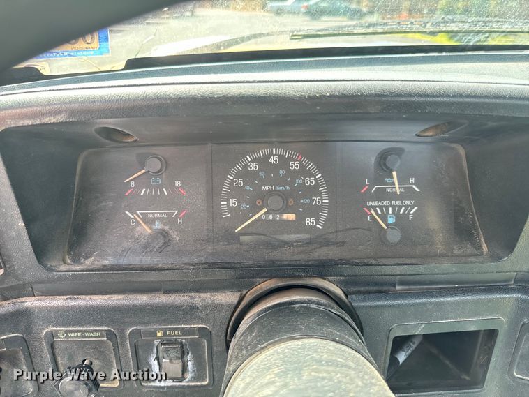 image for item ND9185 1988 Ford F150 pickup truck