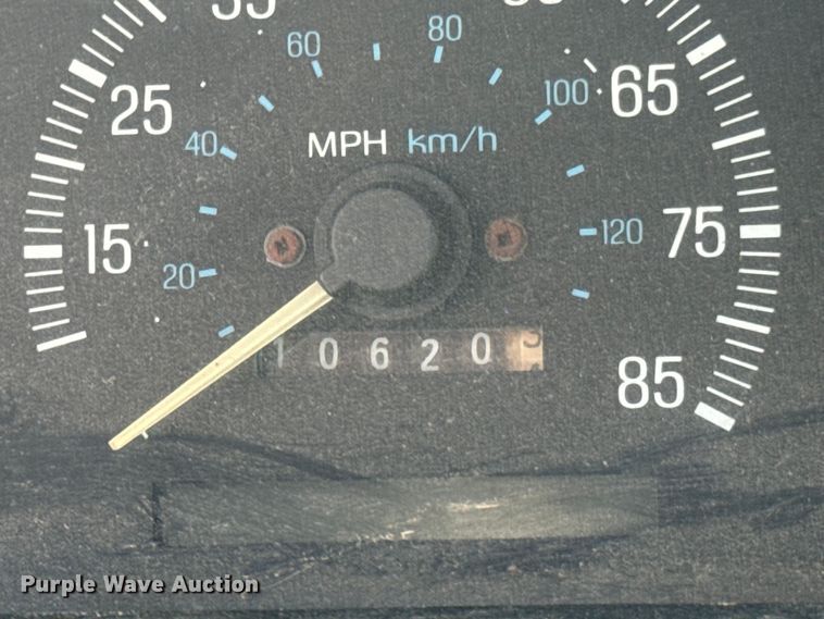 image for item ND9185 1988 Ford F150 pickup truck