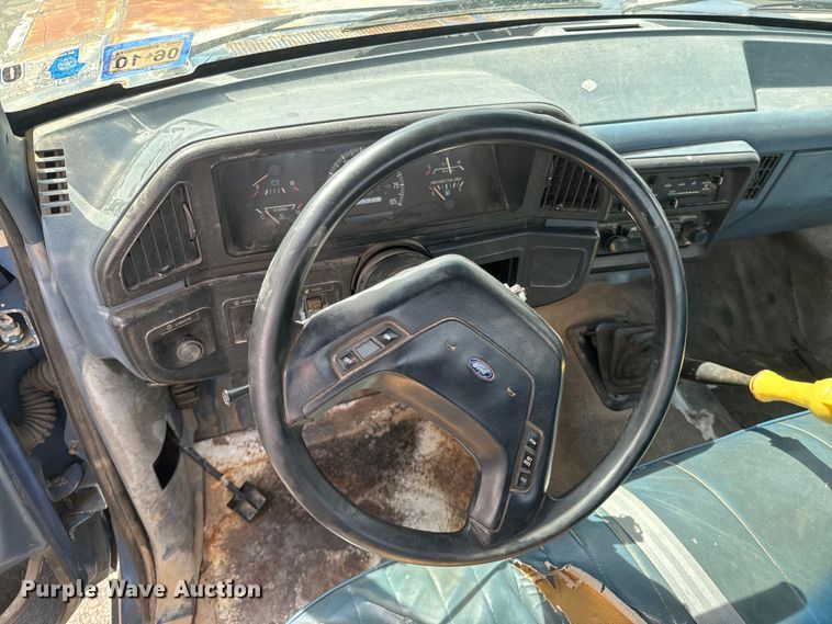 image for item ND9185 1988 Ford F150 pickup truck