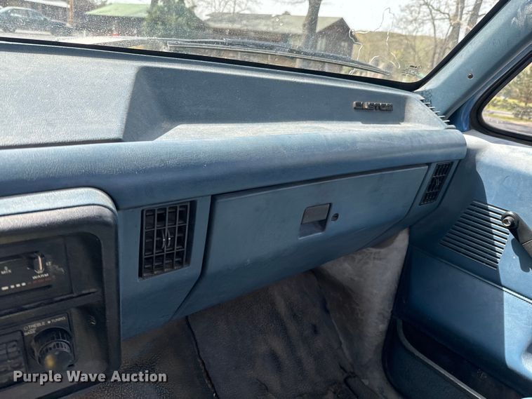 image for item ND9185 1988 Ford F150 pickup truck