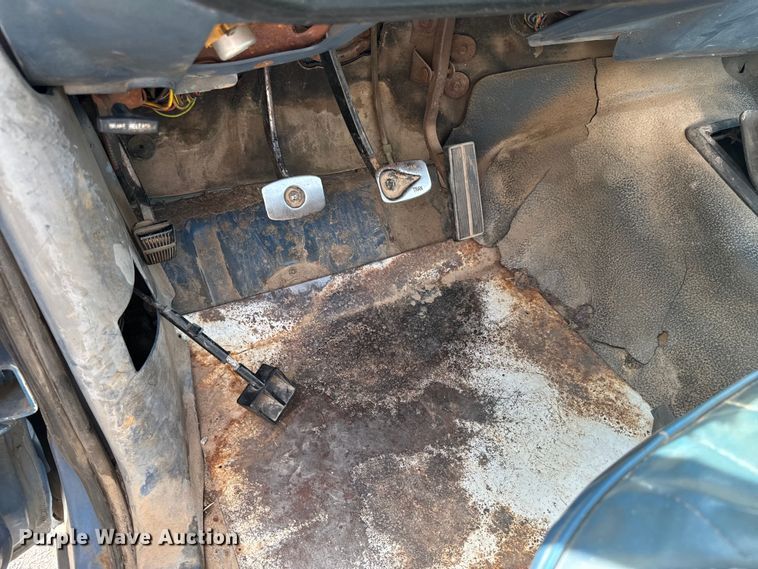 image for item ND9185 1988 Ford F150 pickup truck