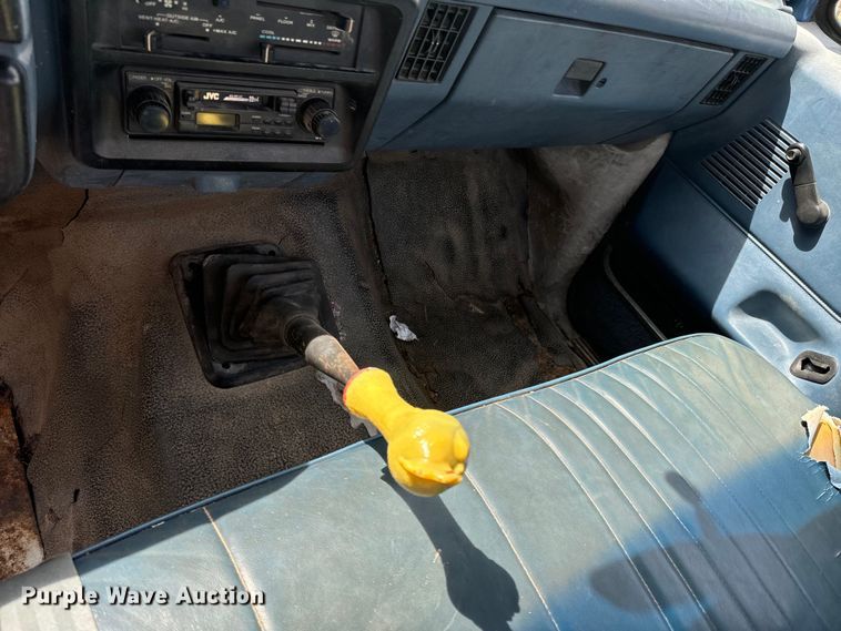 image for item ND9185 1988 Ford F150 pickup truck