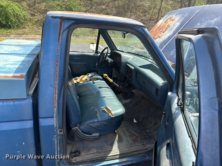 image for item ND9185 1988 Ford F150 pickup truck