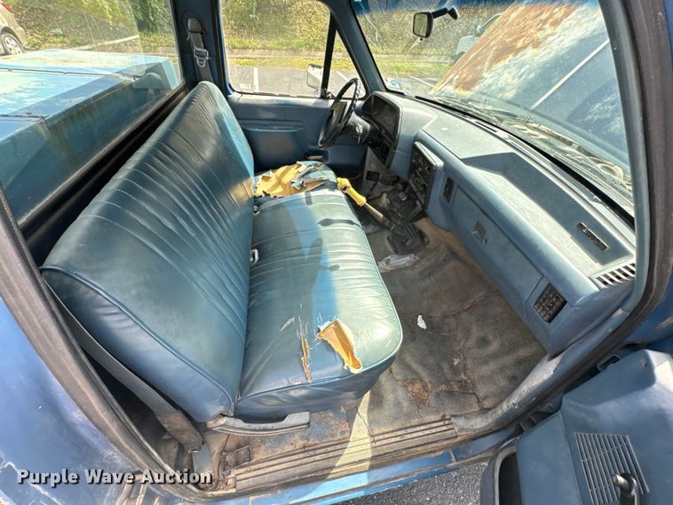 image for item ND9185 1988 Ford F150 pickup truck