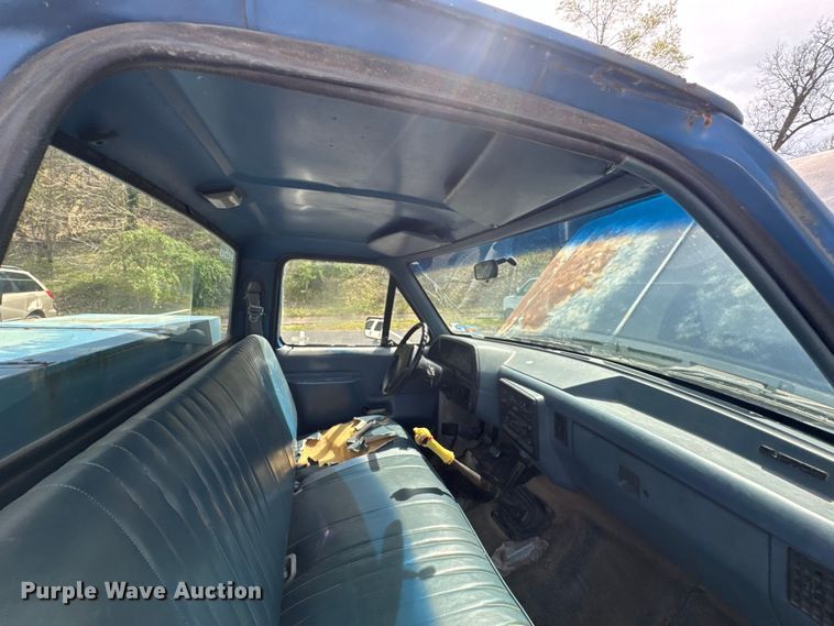 image for item ND9185 1988 Ford F150 pickup truck