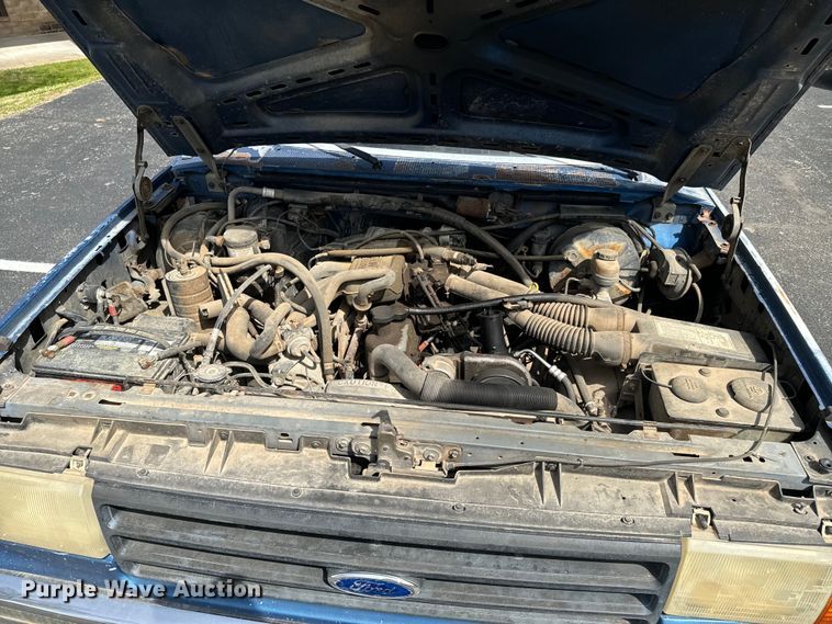 image for item ND9185 1988 Ford F150 pickup truck