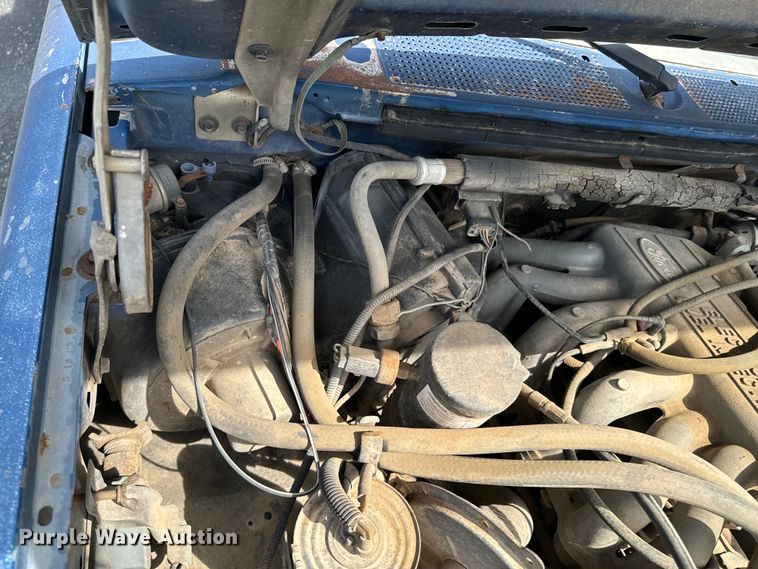 image for item ND9185 1988 Ford F150 pickup truck