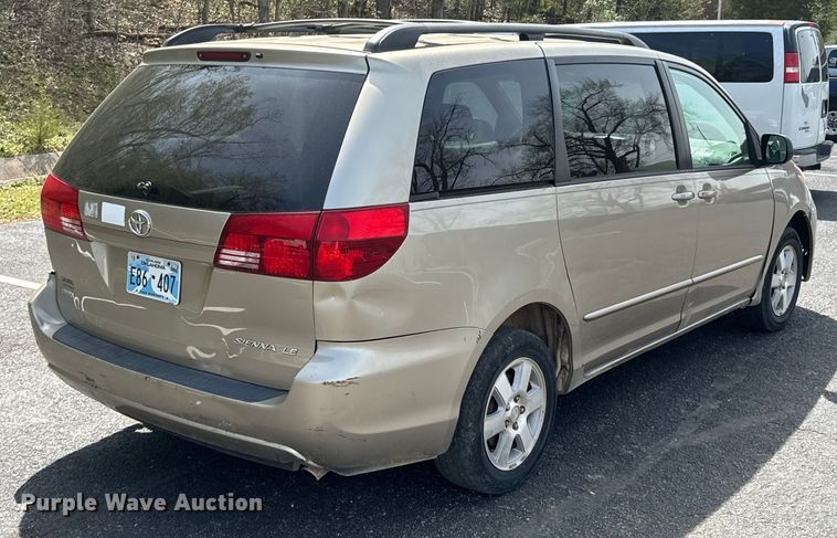 image for item ND9186 2004 Toyota Sienna LE van