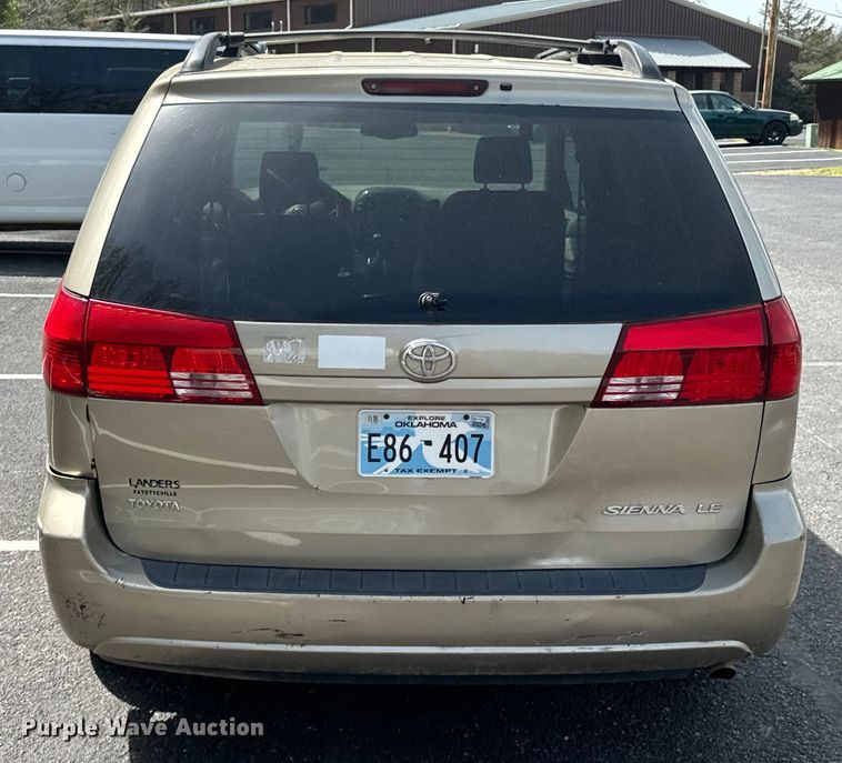 image for item ND9186 2004 Toyota Sienna LE van