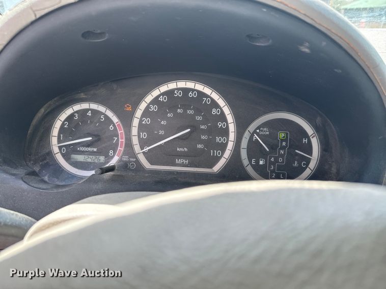 image for item ND9186 2004 Toyota Sienna LE van