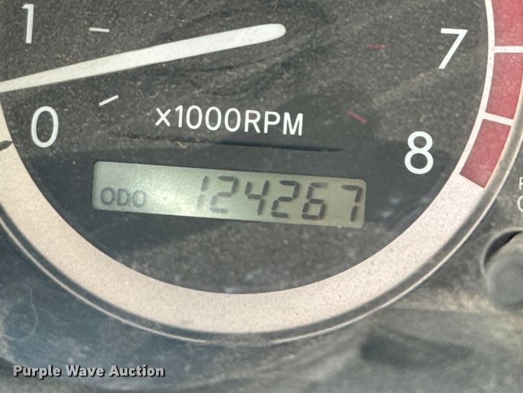 image for item ND9186 2004 Toyota Sienna LE van