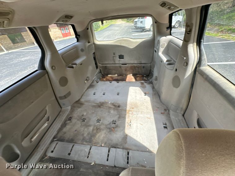 image for item ND9186 2004 Toyota Sienna LE van