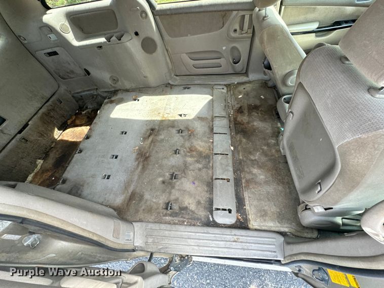 image for item ND9186 2004 Toyota Sienna LE van